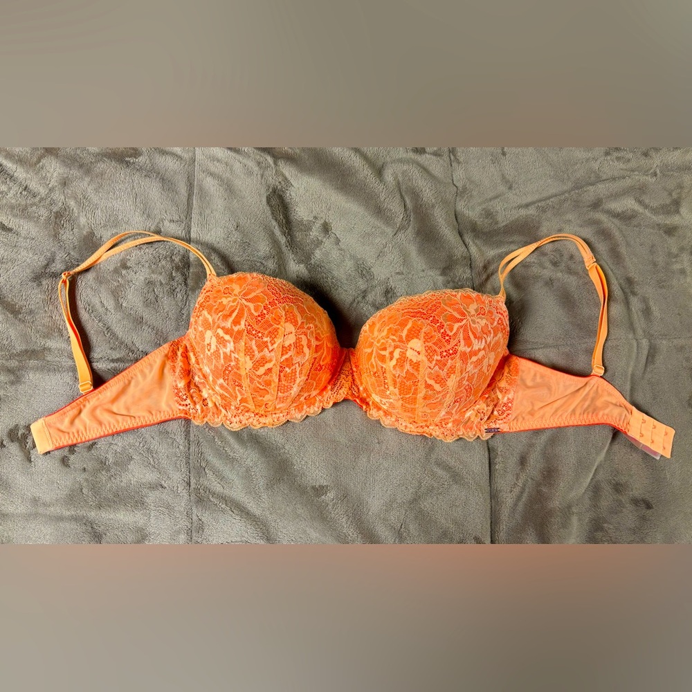 PINK VICTORIA’S SECRET DATE PUSH-UP BRA